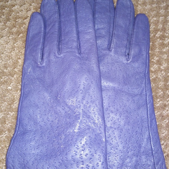 Leather Gloves - Picture 2 of 3
